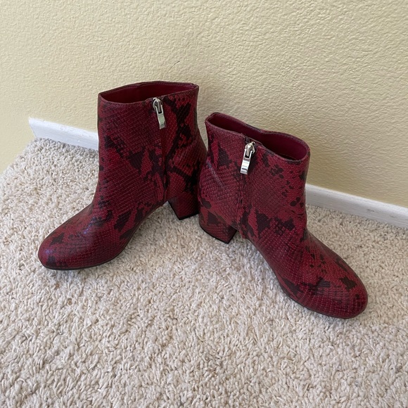 UO Black & red snake print embossed booties never worn - Picture 3 of 3